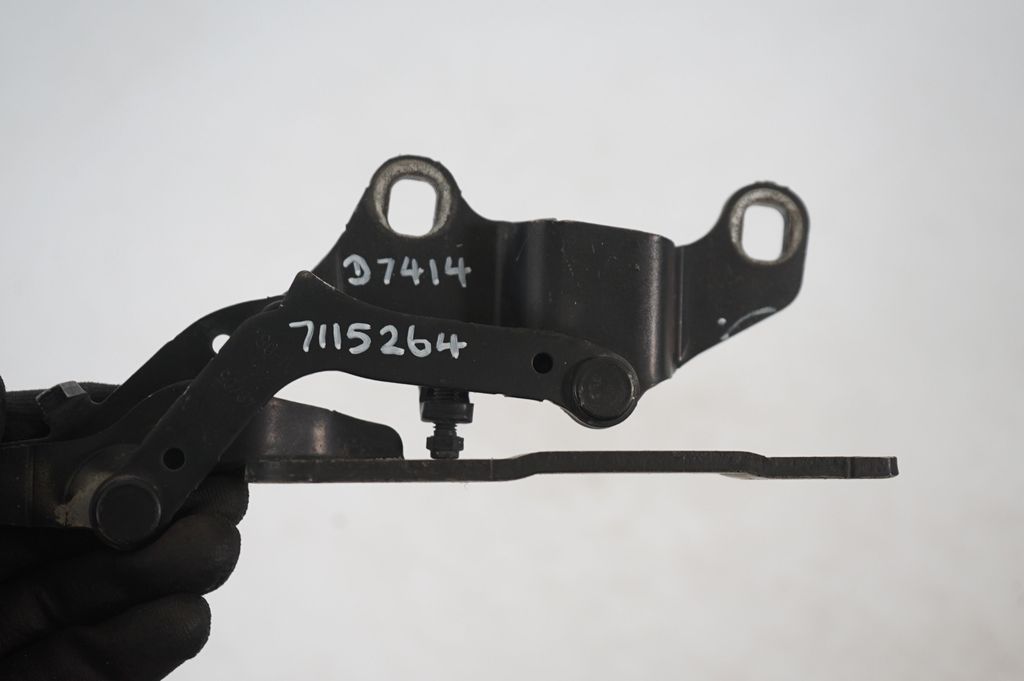Engine bonnet/hood hinges (7)