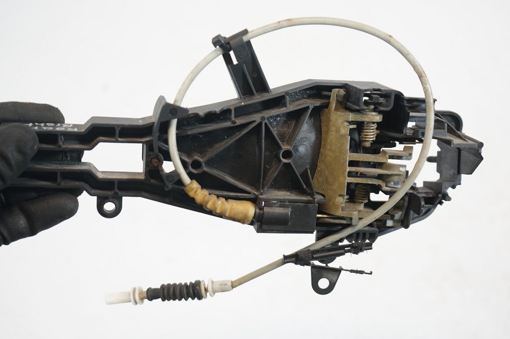 Rear door exterior handle/bracket (6)