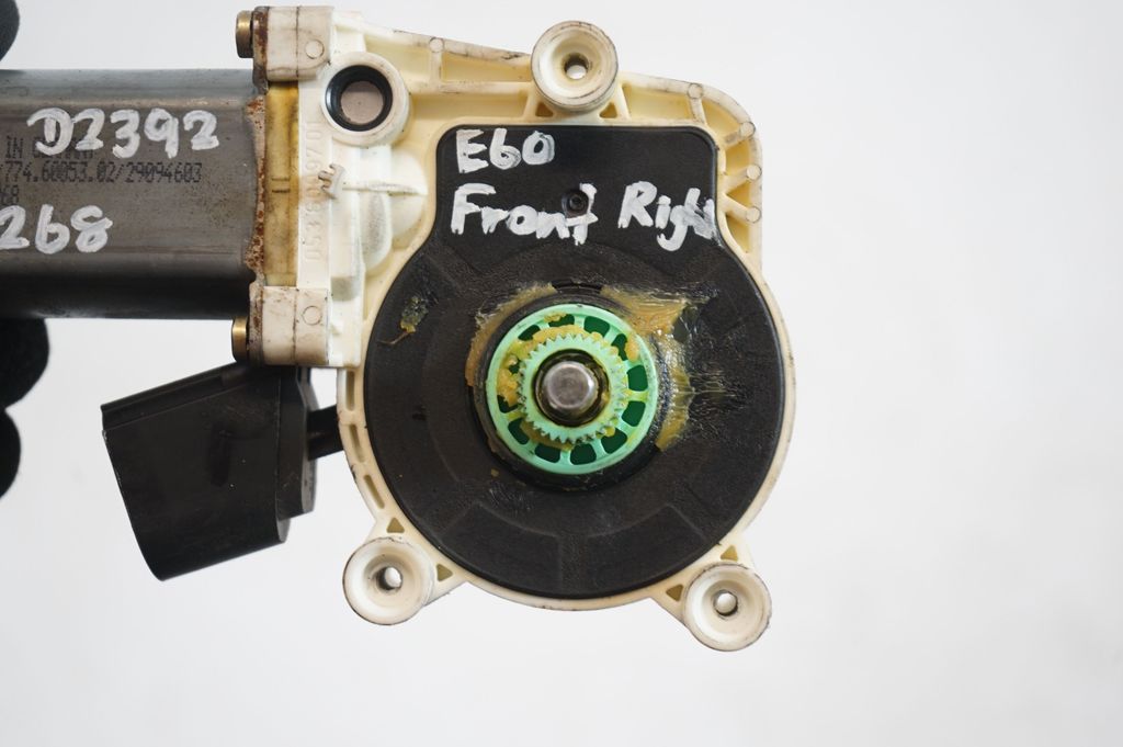 Front door window regulator with motor (7)