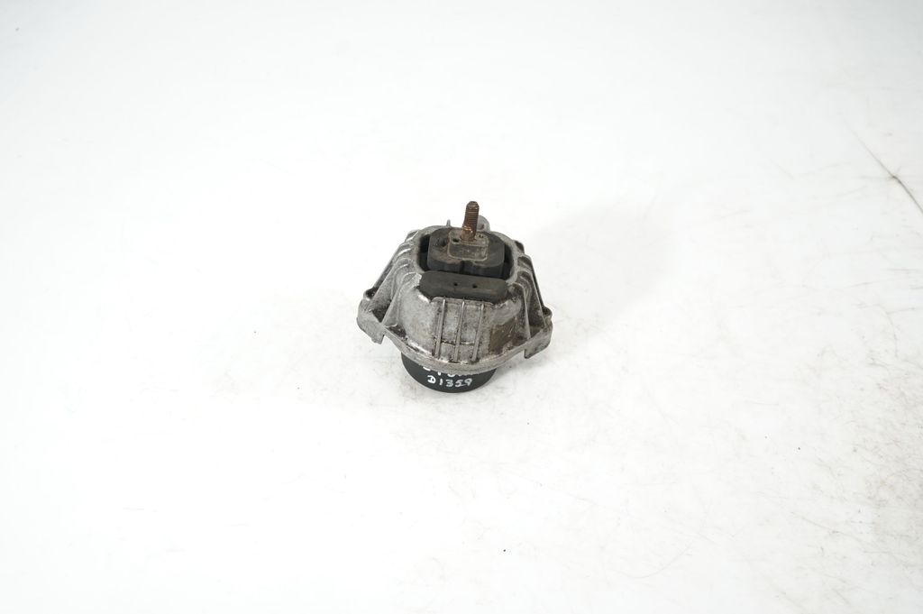 Engine mount bracket