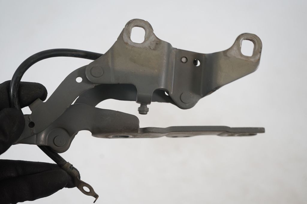 Engine bonnet/hood hinges (6)