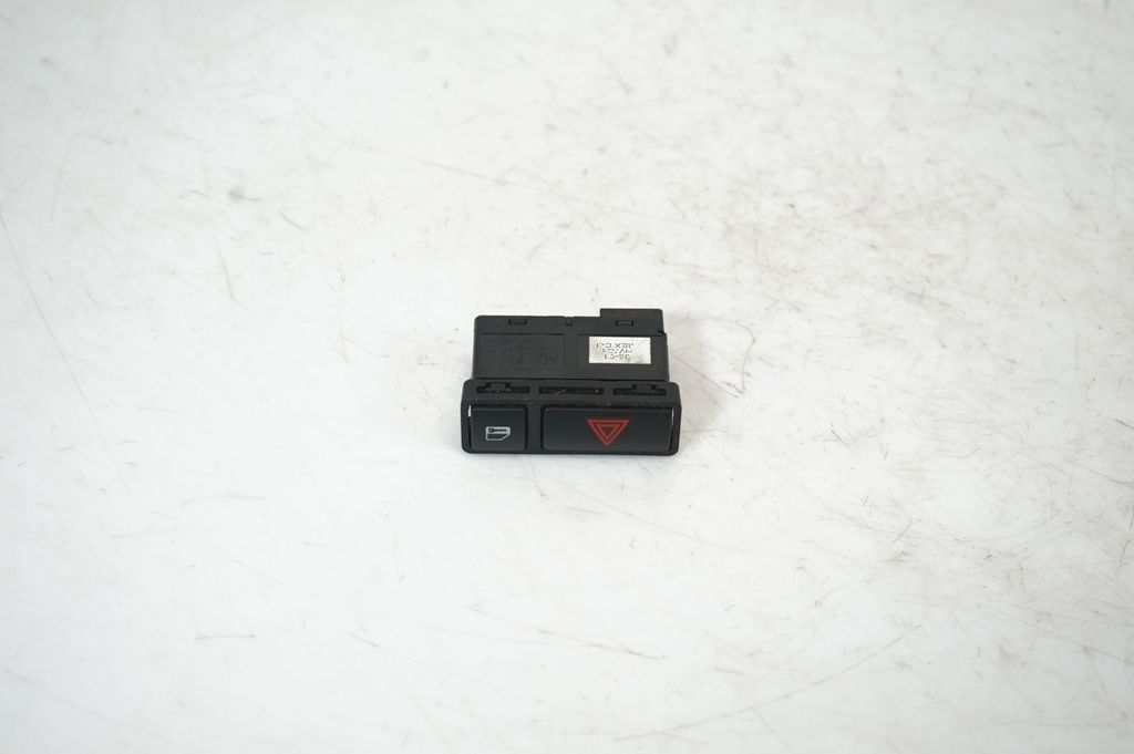 Hazard light switch (5)