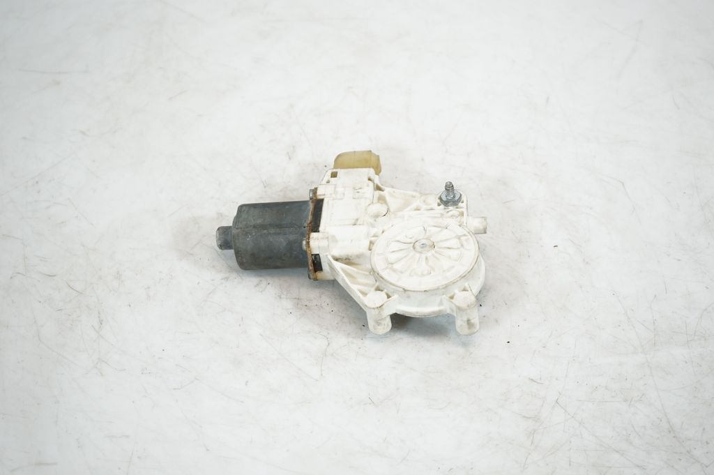 Front door window regulator with motor (5)