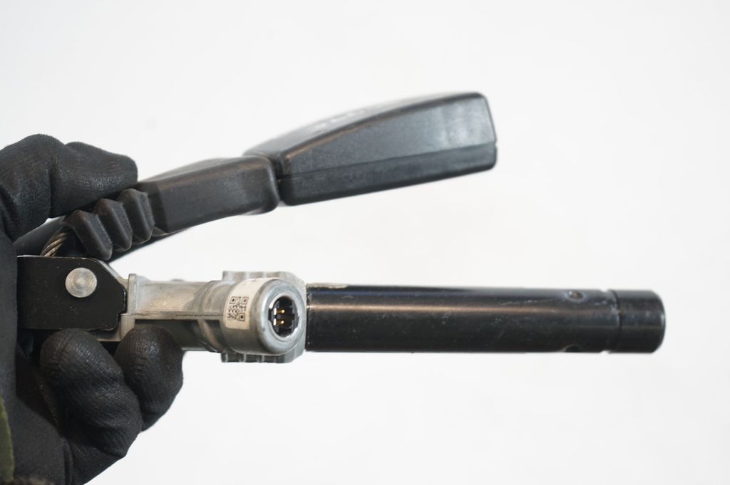 Rear seatbelt buckle (6)