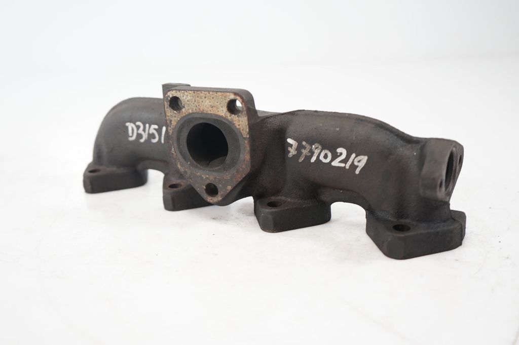 Exhaust manifold (7)