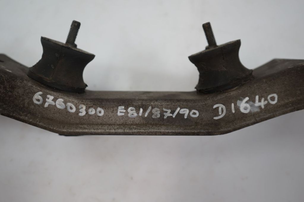 Gearbox mounting bracket (7)