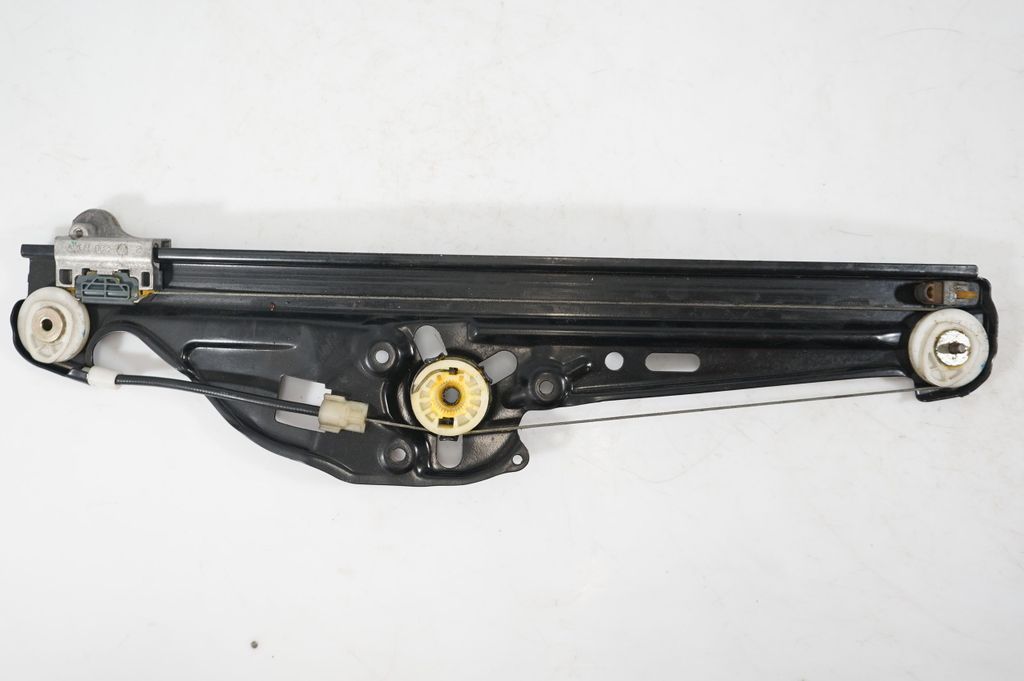 Rear door window regulator with motor (6)