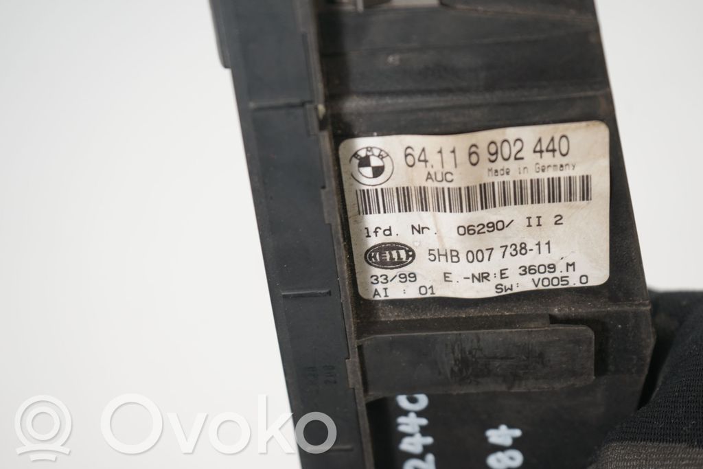 Climate control unit (7)