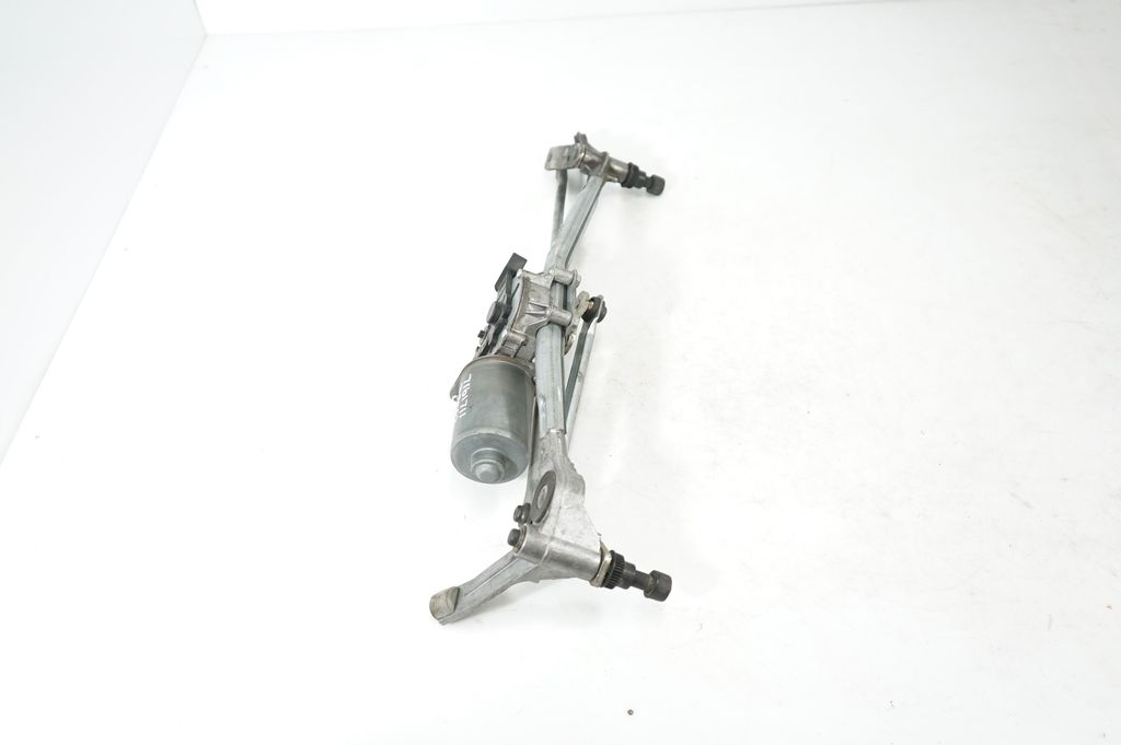 Front wiper linkage and motor (2)