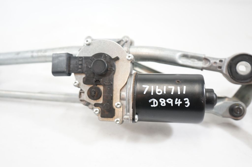 Front wiper linkage and motor (9)