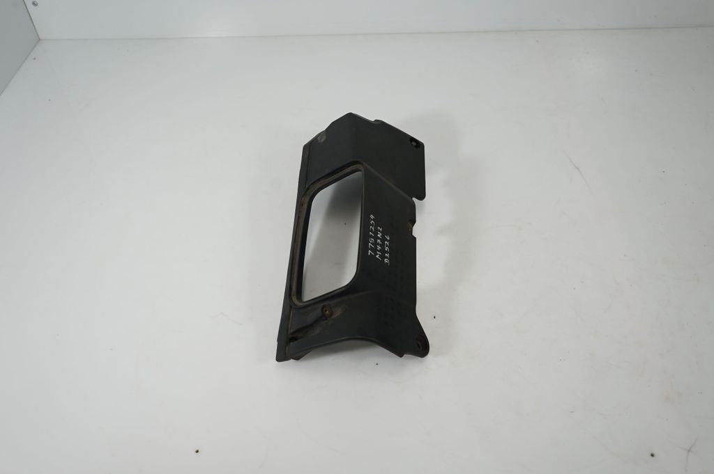 Engine cover (trim) (4)