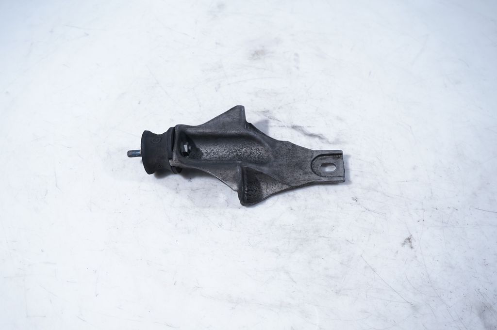 Gearbox mounting bracket (6)