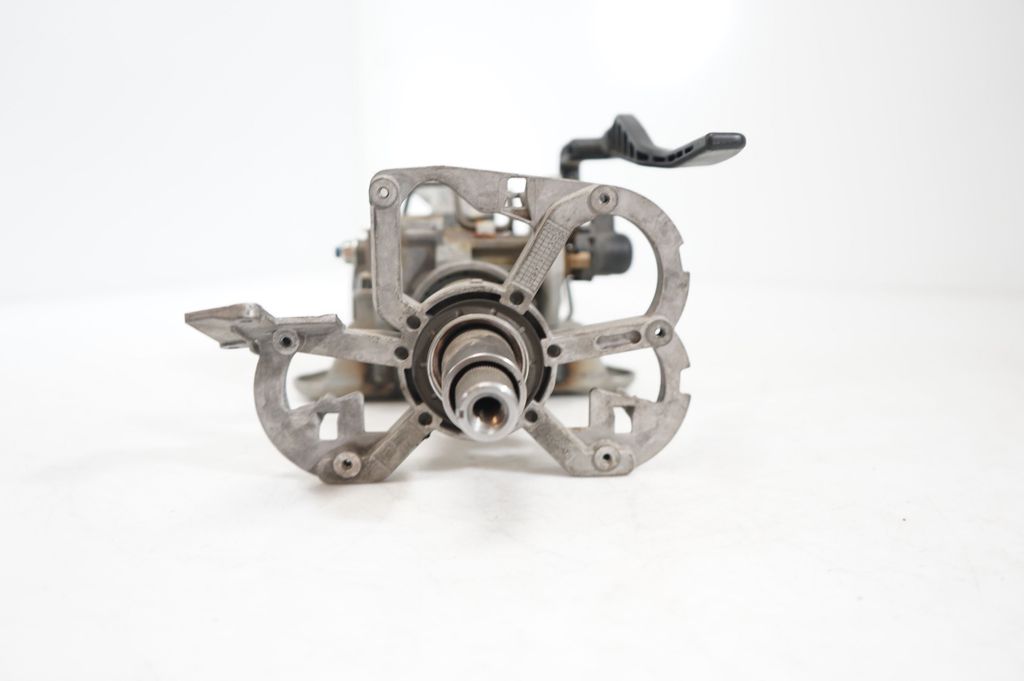 Steering wheel axle (8)