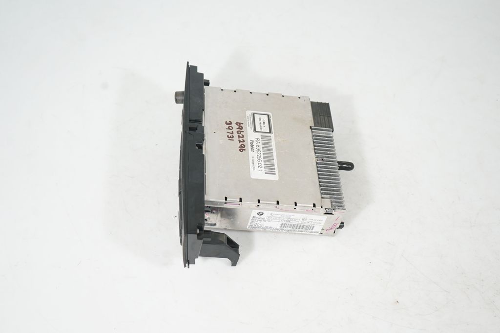 Radio/CD/DVD/GPS head unit (2)