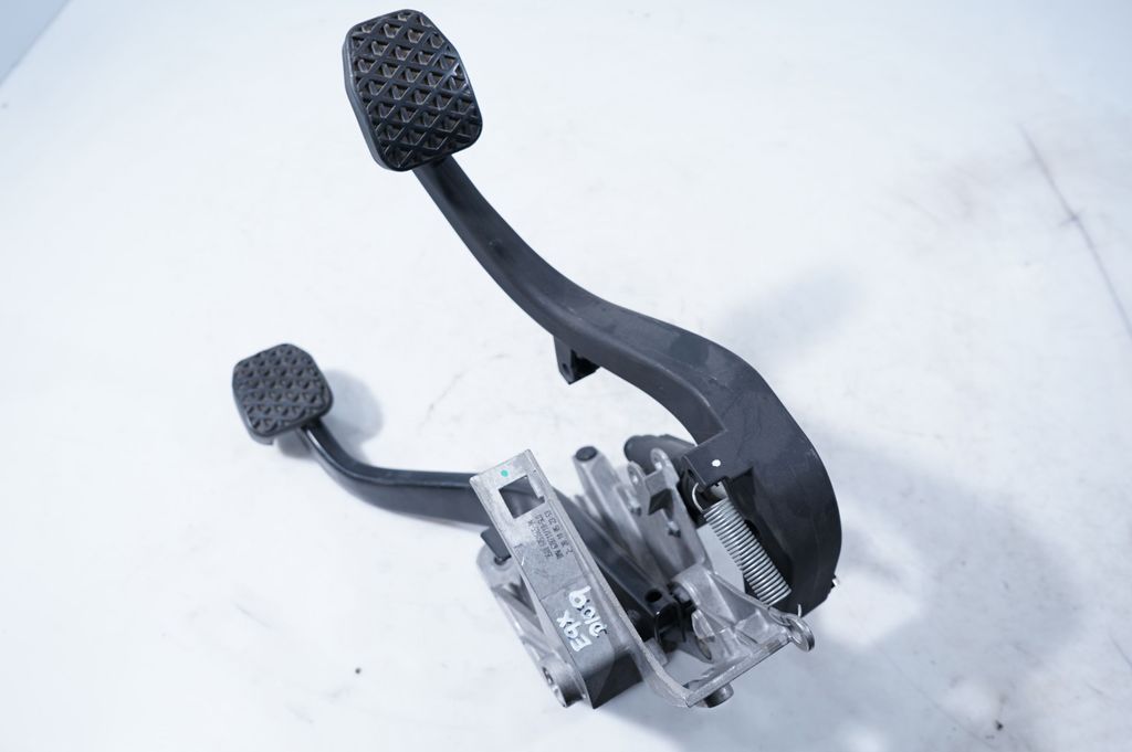 Pedal assembly (2)
