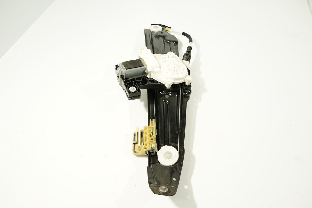 Rear door window regulator with motor (9)