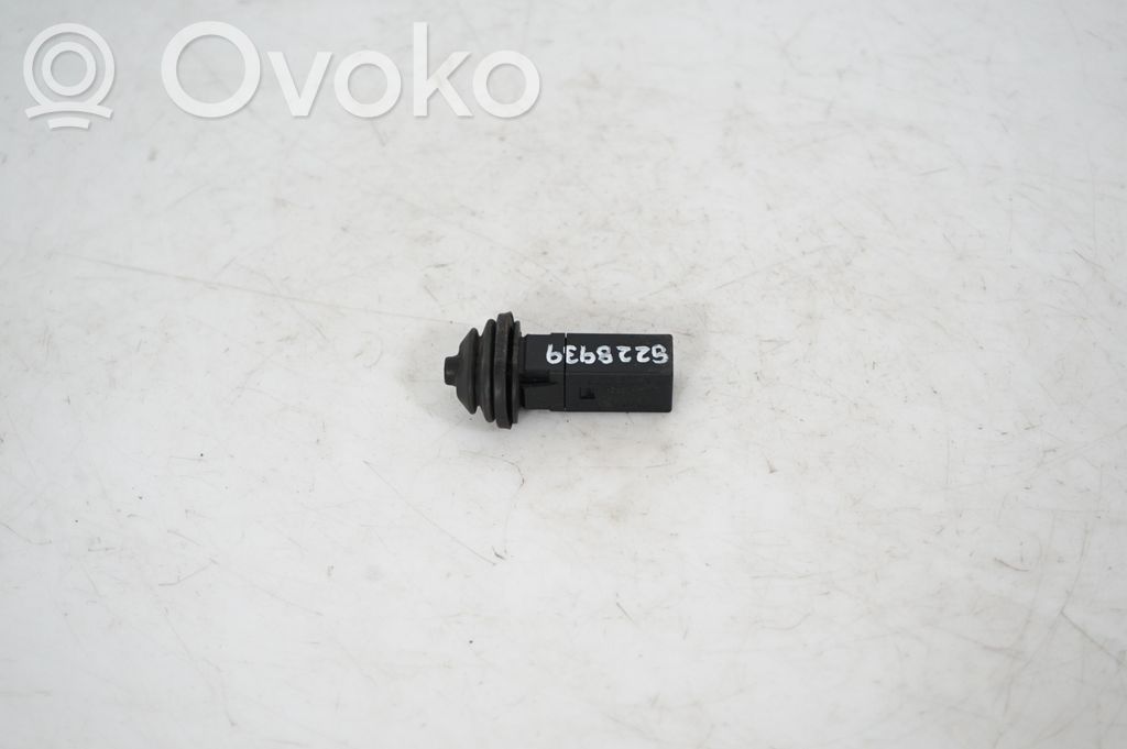 Fuel tank cap lock (3)