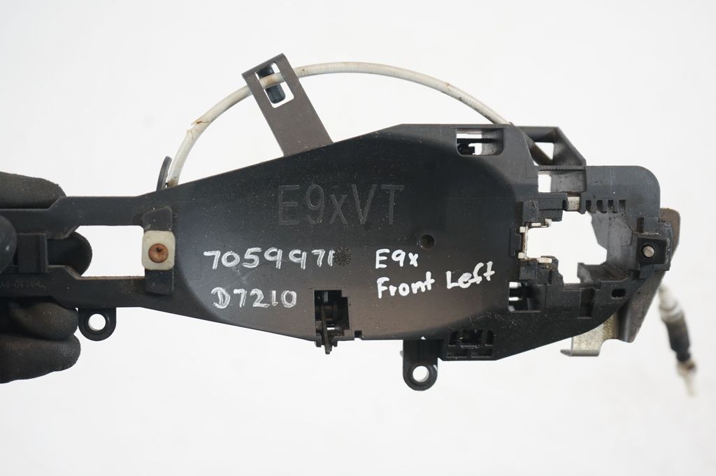 Front door exterior handle/bracket (7)