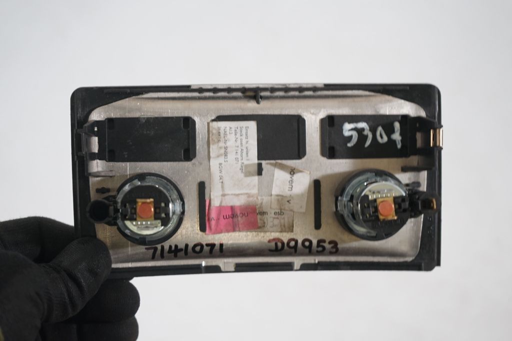 Cigarette lighter trim rear (6)