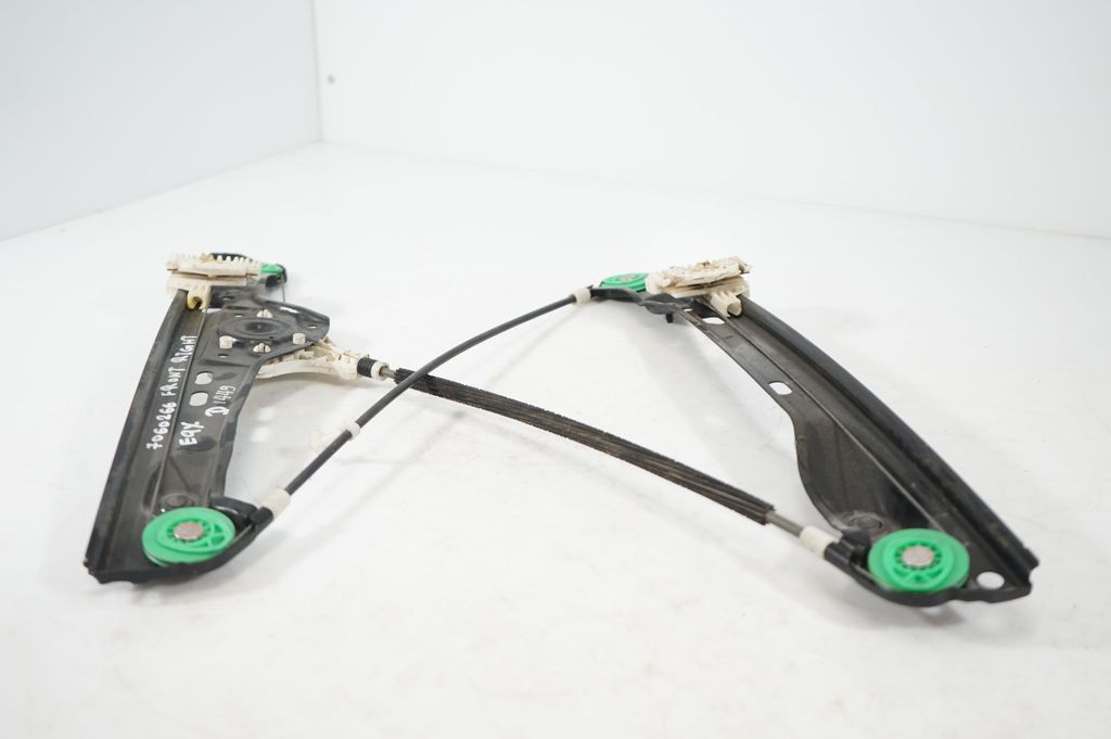 Front door window regulator with motor (7)