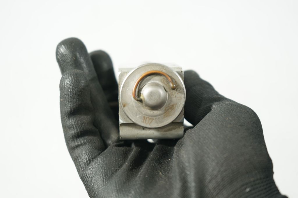 Air conditioning (A/C) expansion valve (8)