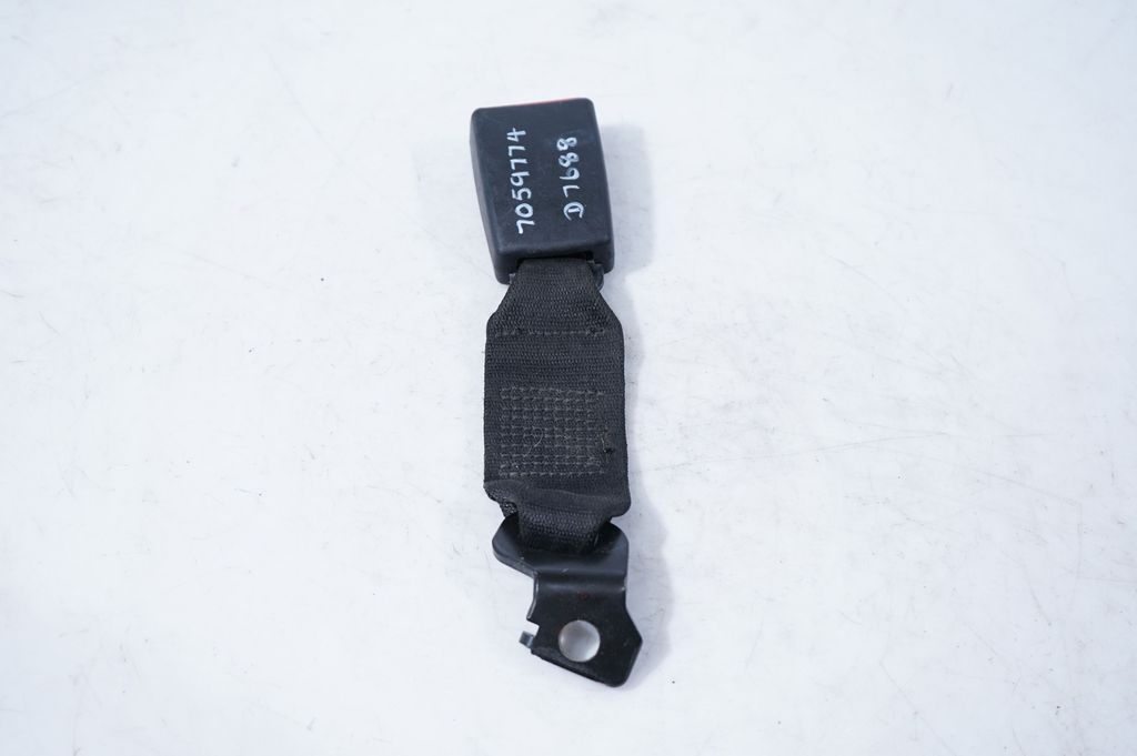 Rear seatbelt buckle (4)