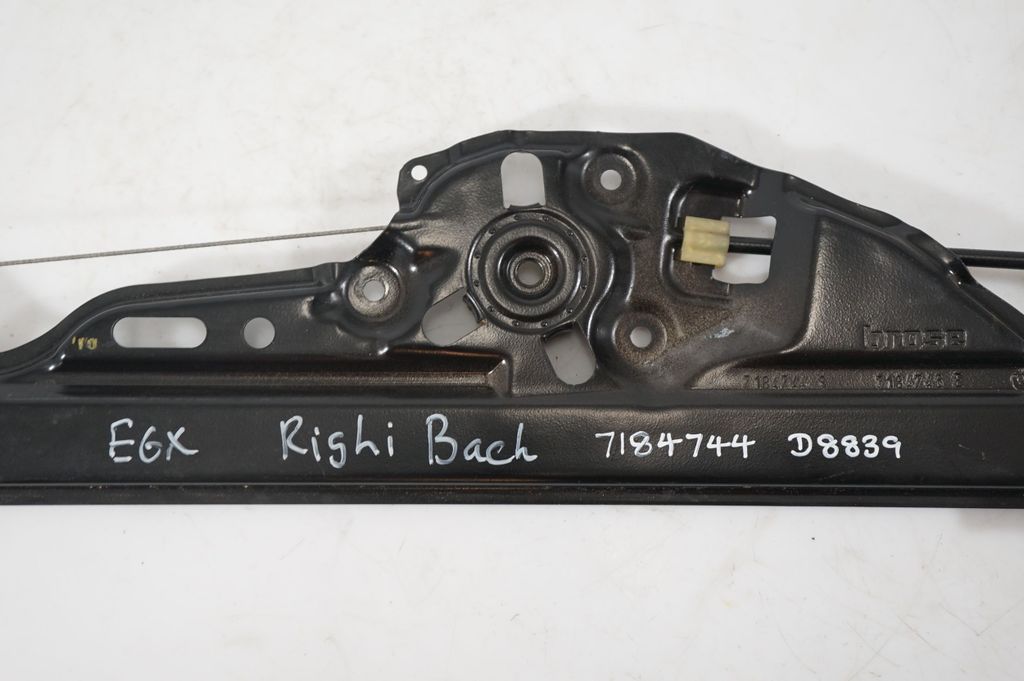 Rear door window regulator with motor (8)