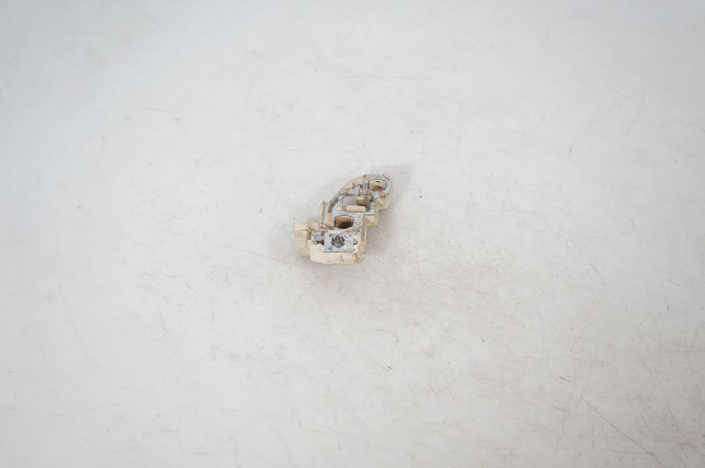 Tail light bulb cover holder (4)