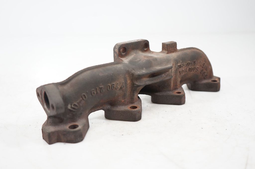 Exhaust manifold (7)