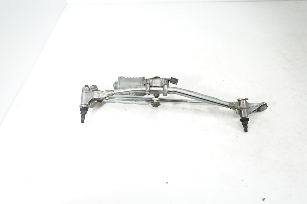 Front wiper linkage and motor (3)