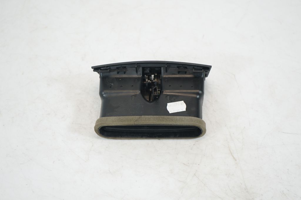 Rear air vent grill (3)