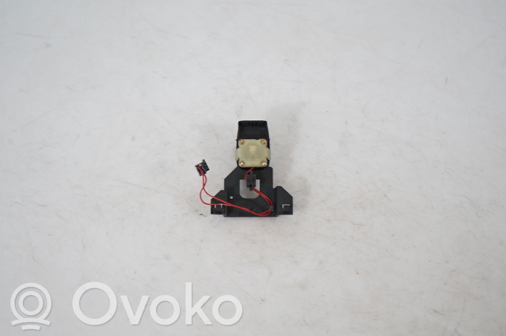 Steering wheel adjustment switch (5)