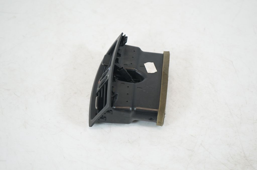 Rear air vent grill (2)