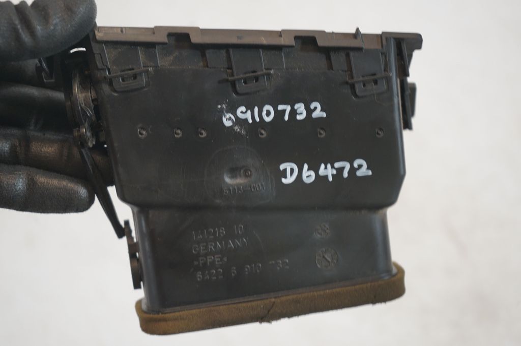 Dashboard side air vent grill/cover trim (8)