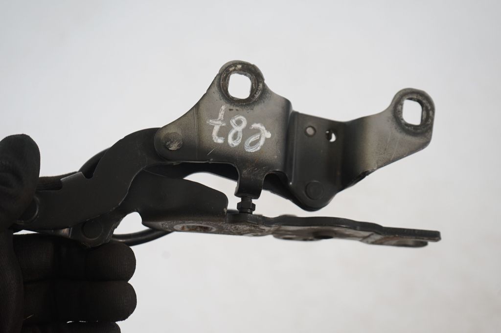 Engine bonnet/hood hinges (6)