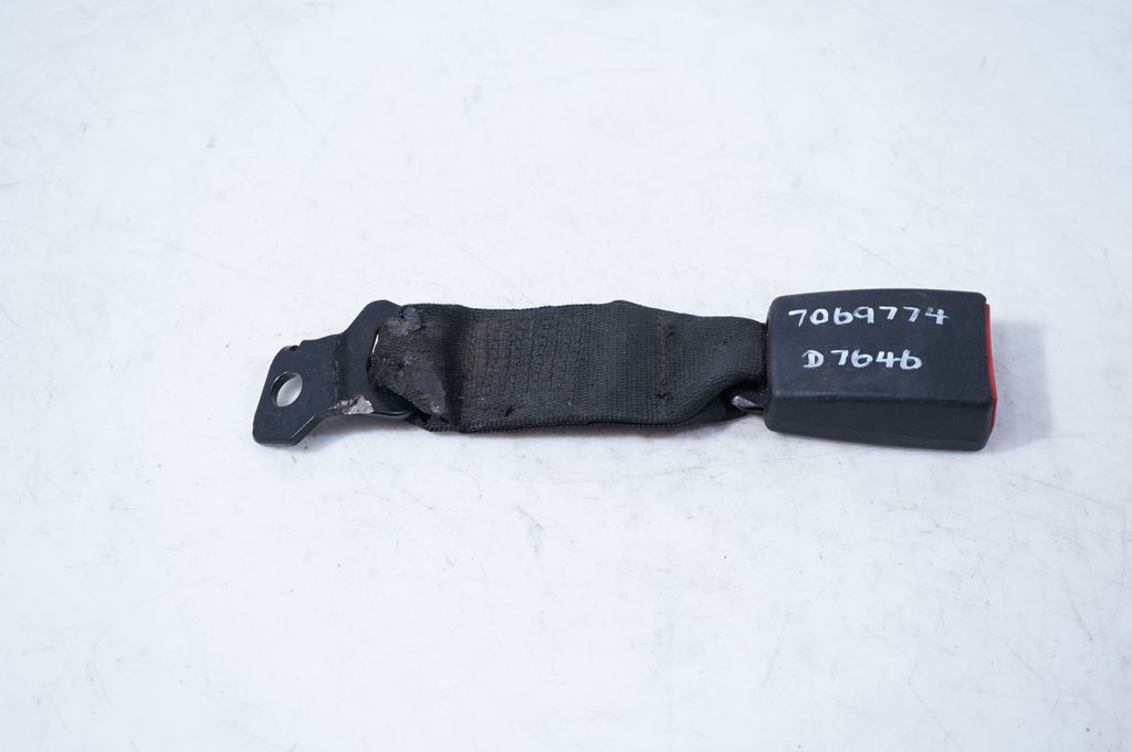 Rear seatbelt buckle (6)