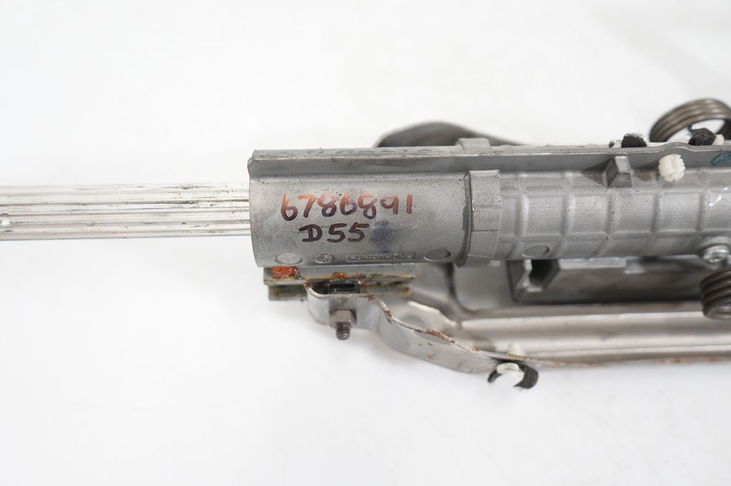 Steering wheel axle (9)