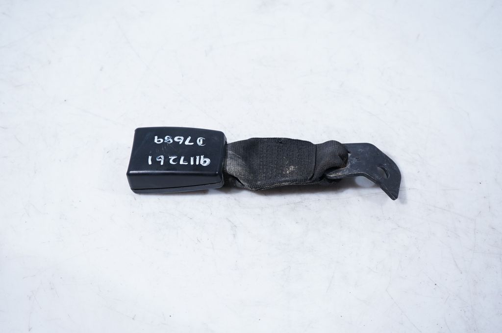 Rear seatbelt buckle (3)