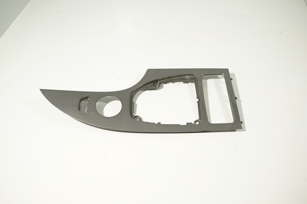 Gear shifter surround trim plastic (4)