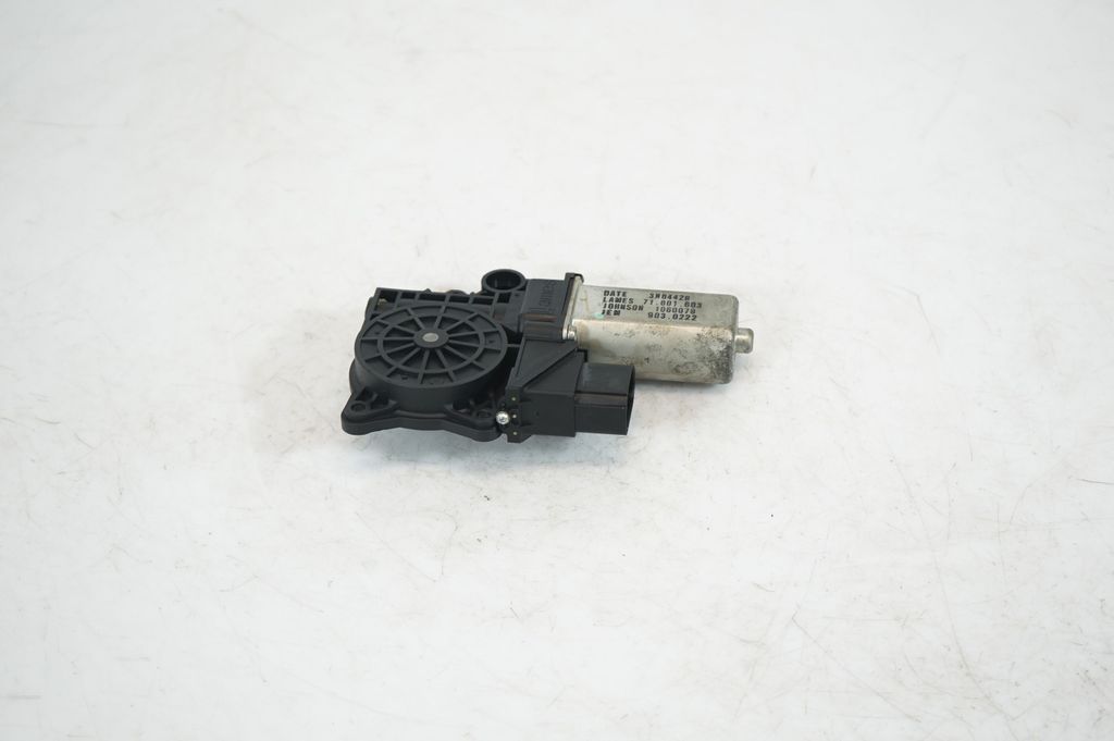 Rear door window regulator with motor (5)