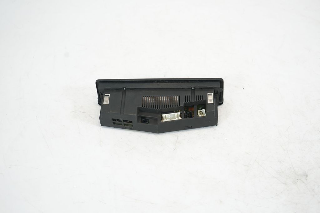 Climate control unit (5)