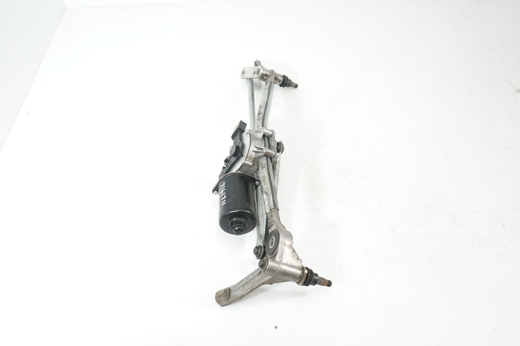 Front wiper linkage and motor (2)
