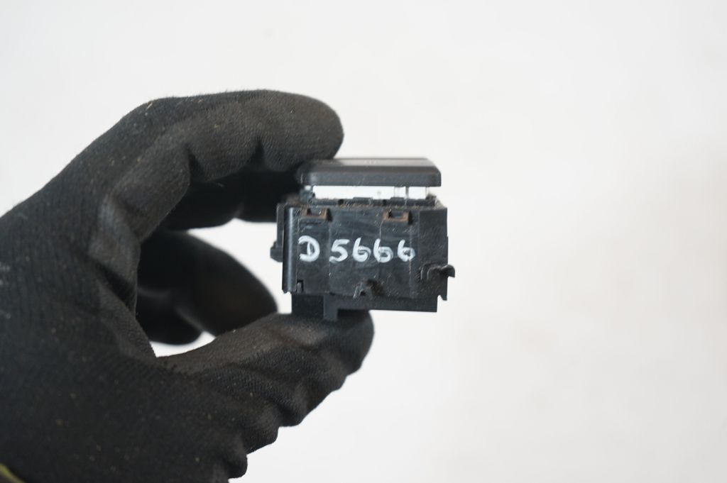 Seat heating switch (8)