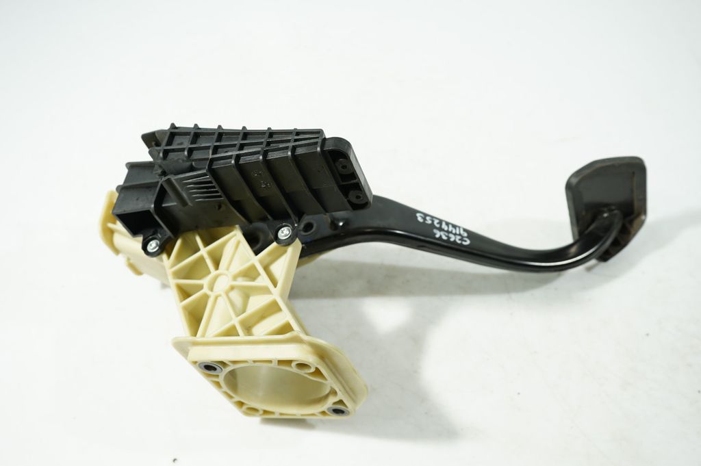 Brake pedal (6)
