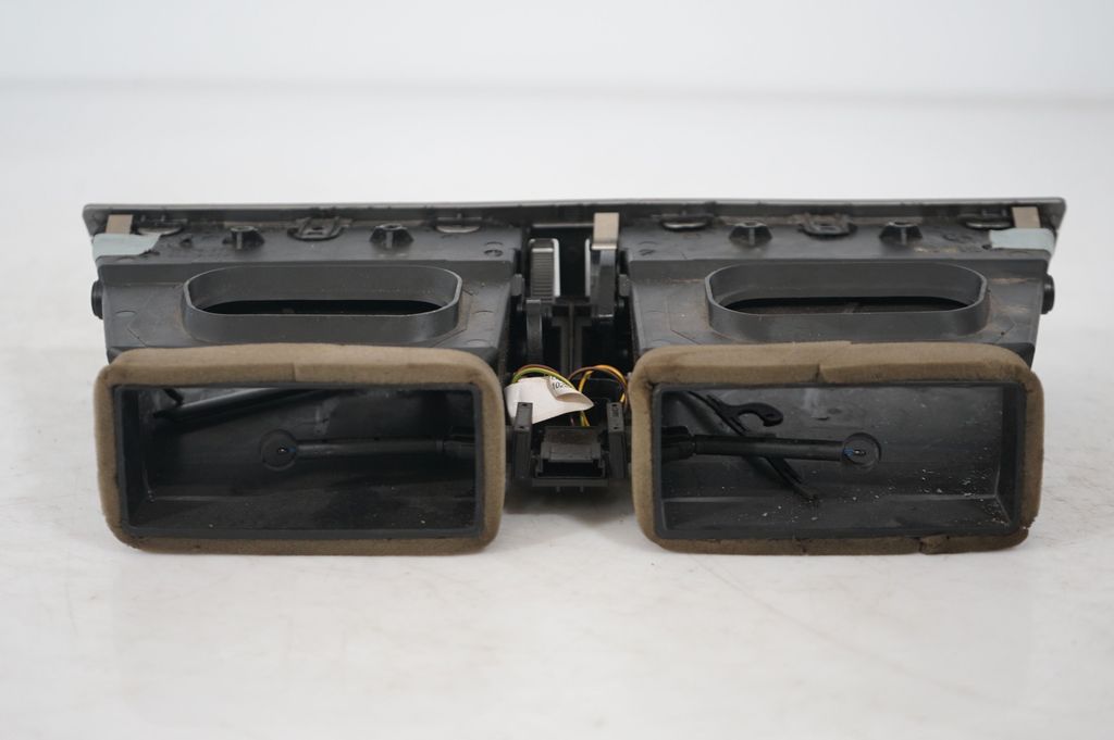 Dash center air vent grill (8)