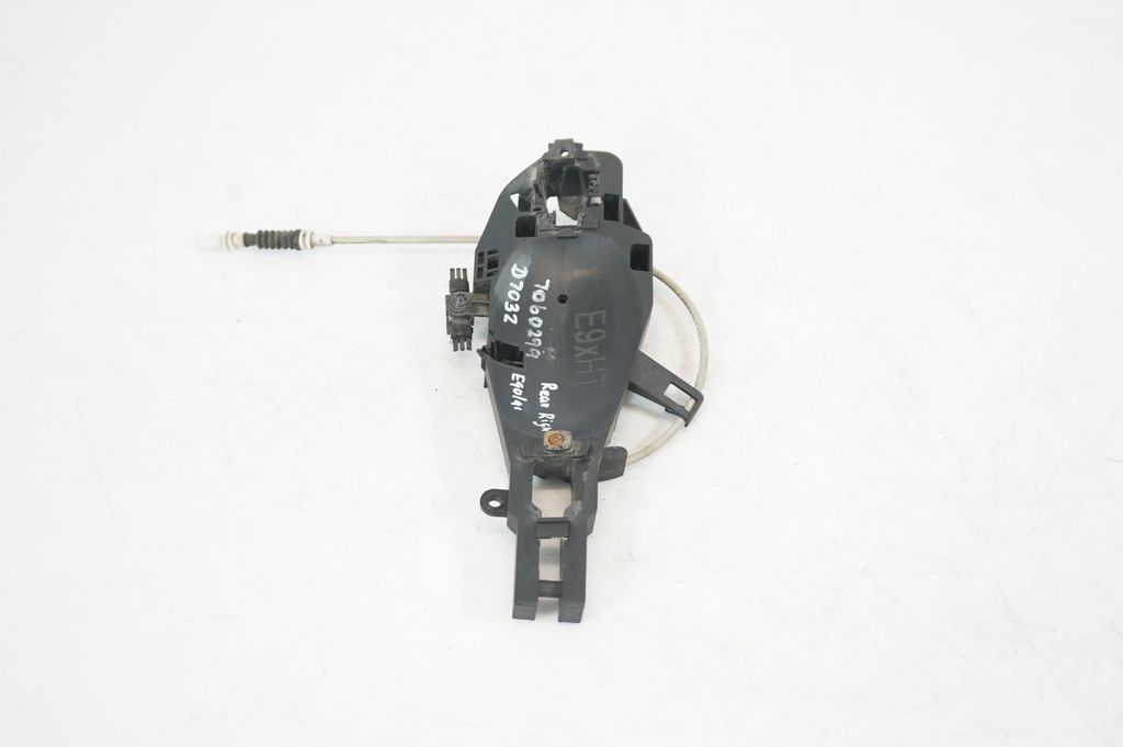 Rear door exterior handle/bracket (2)