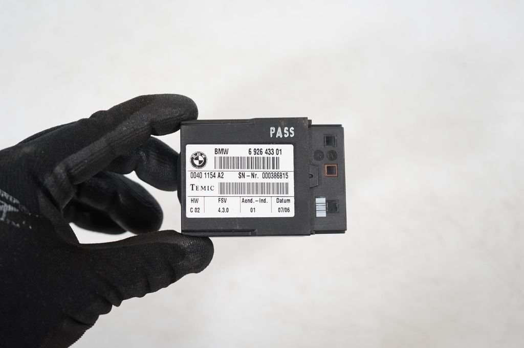 Seat control module (8)