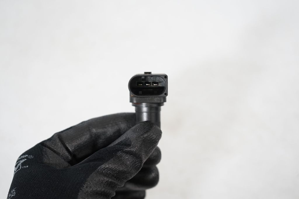 Camshaft position sensor (6)