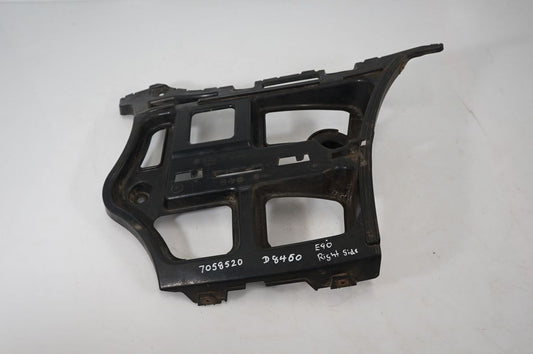 Rear bumper mounting bracket