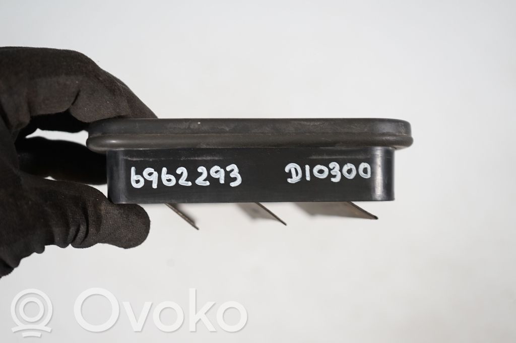 Quarter panel pressure vent (8)